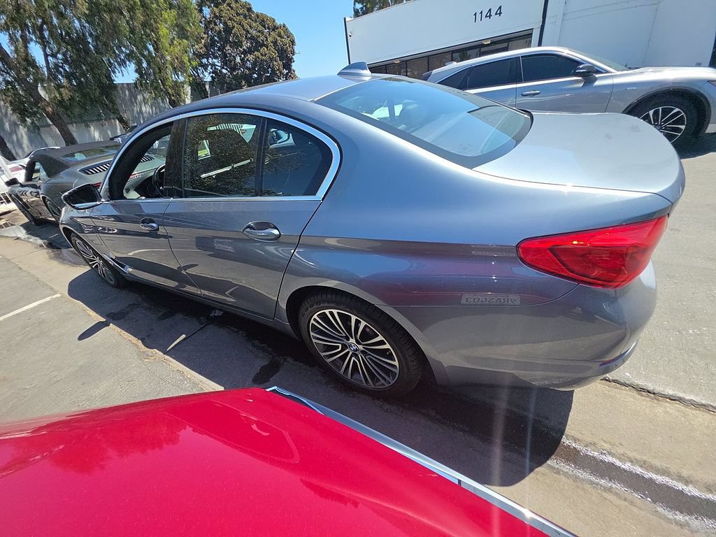 Used 2020 BMW 530e w/ Premium Package RWD image 4