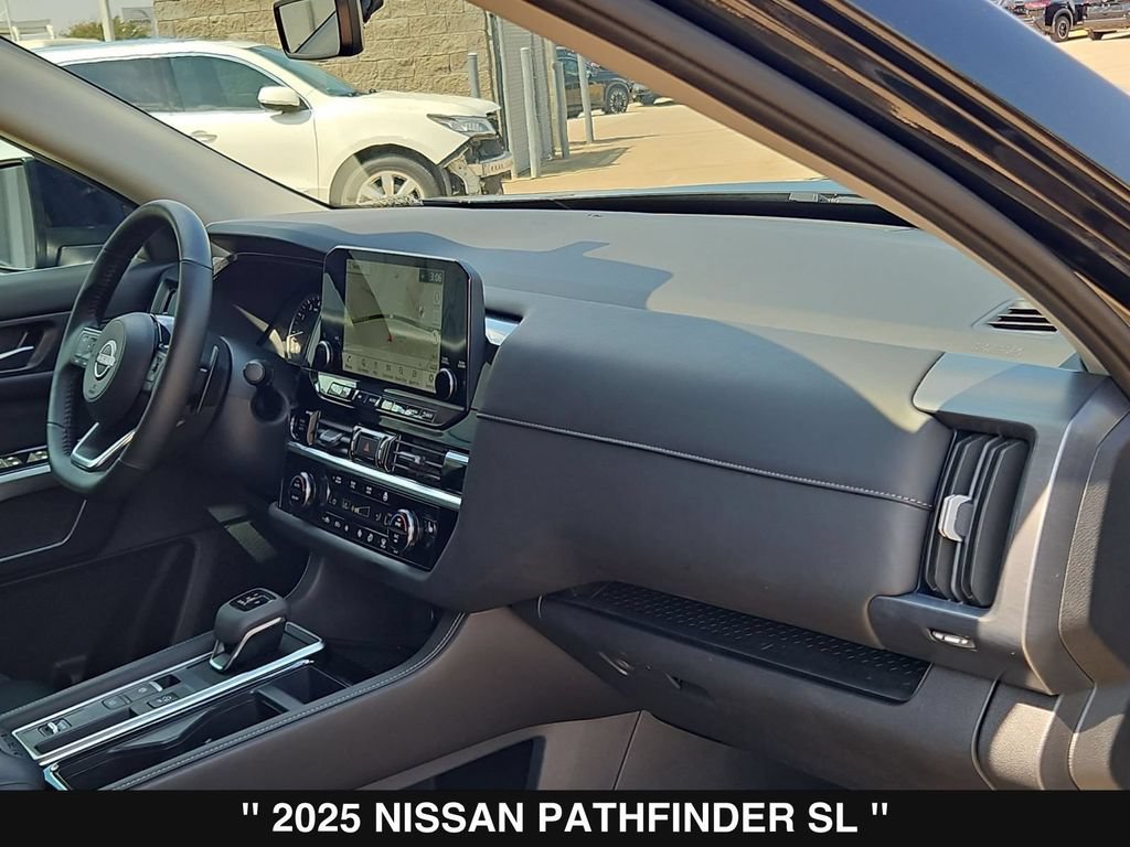 Used 2025 Nissan Pathfinder SL FWD image 30