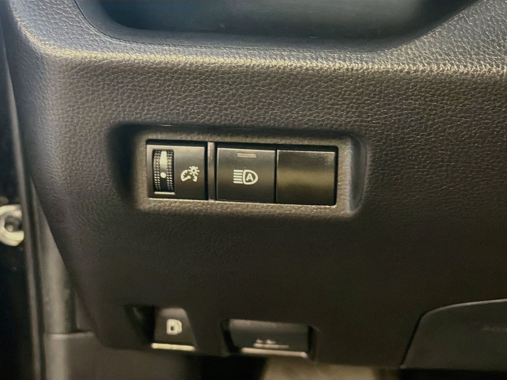 Used 2025 Toyota RAV4 XLE AWD/4WD image 17