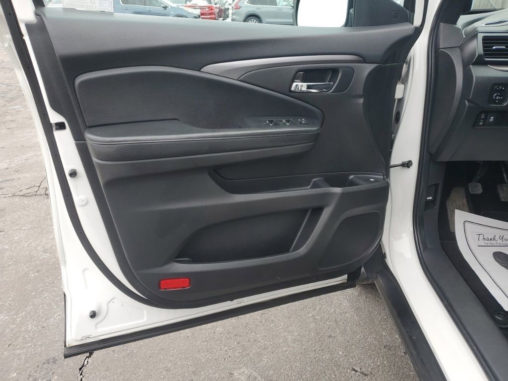 Used 2022 Honda Pilot Sport image 13