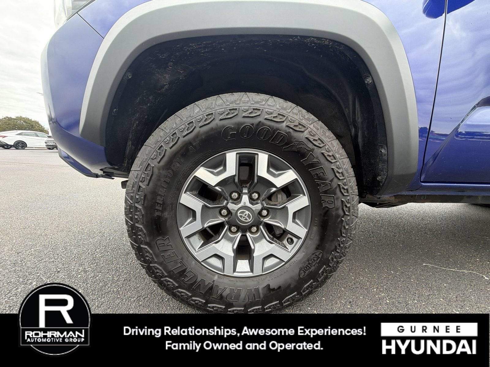 Used 2023 Toyota Tacoma TRD Off-Road w/ TRD Premium Off Road Package AWD/4WD image 12