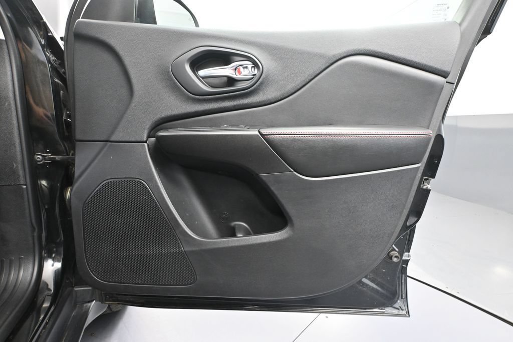 Used 2019 Jeep Cherokee Trailhawk w/ Cold Weather Group AWD/4WD image 42