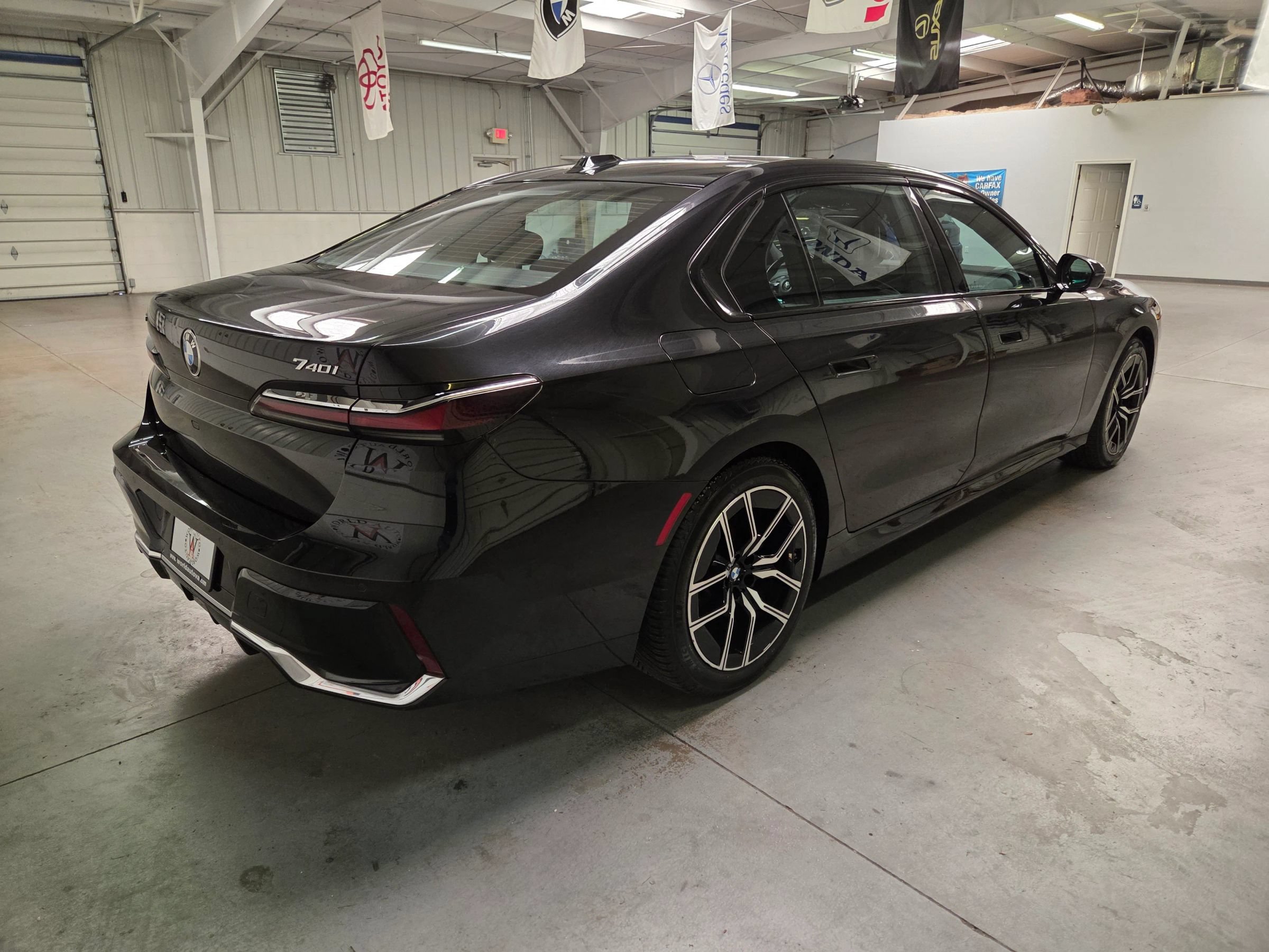 Used 2024 BMW 740i xDrive AWD/4WD image 8
