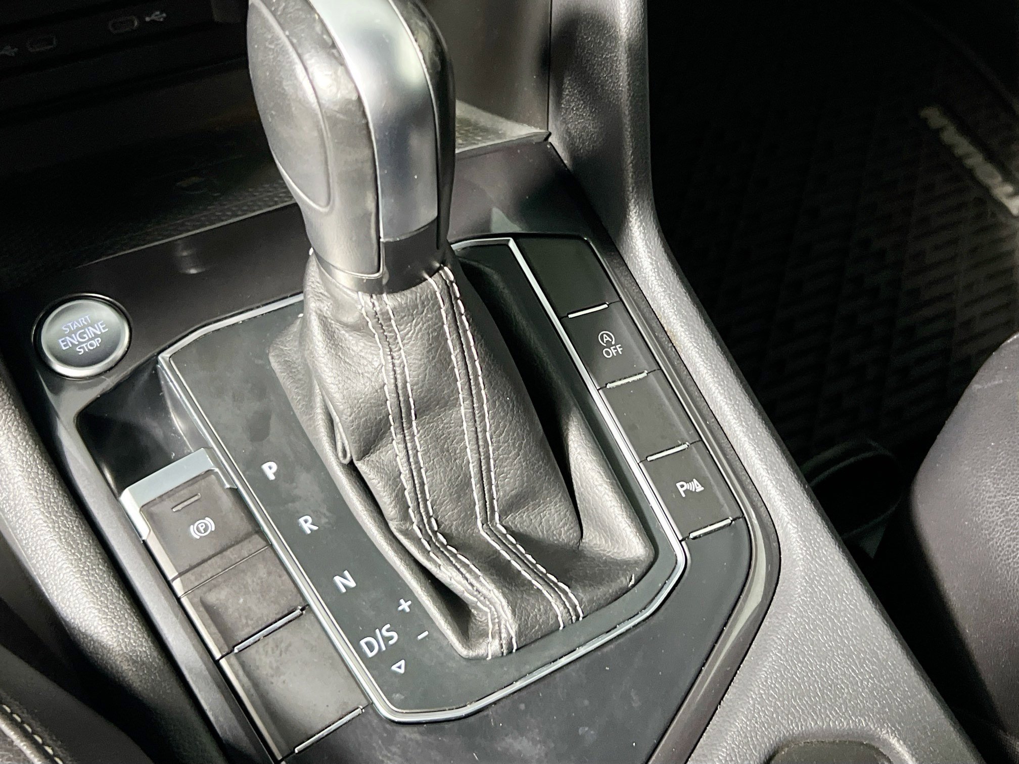 Used 2021 Volkswagen Tiguan SE R-Line image 25