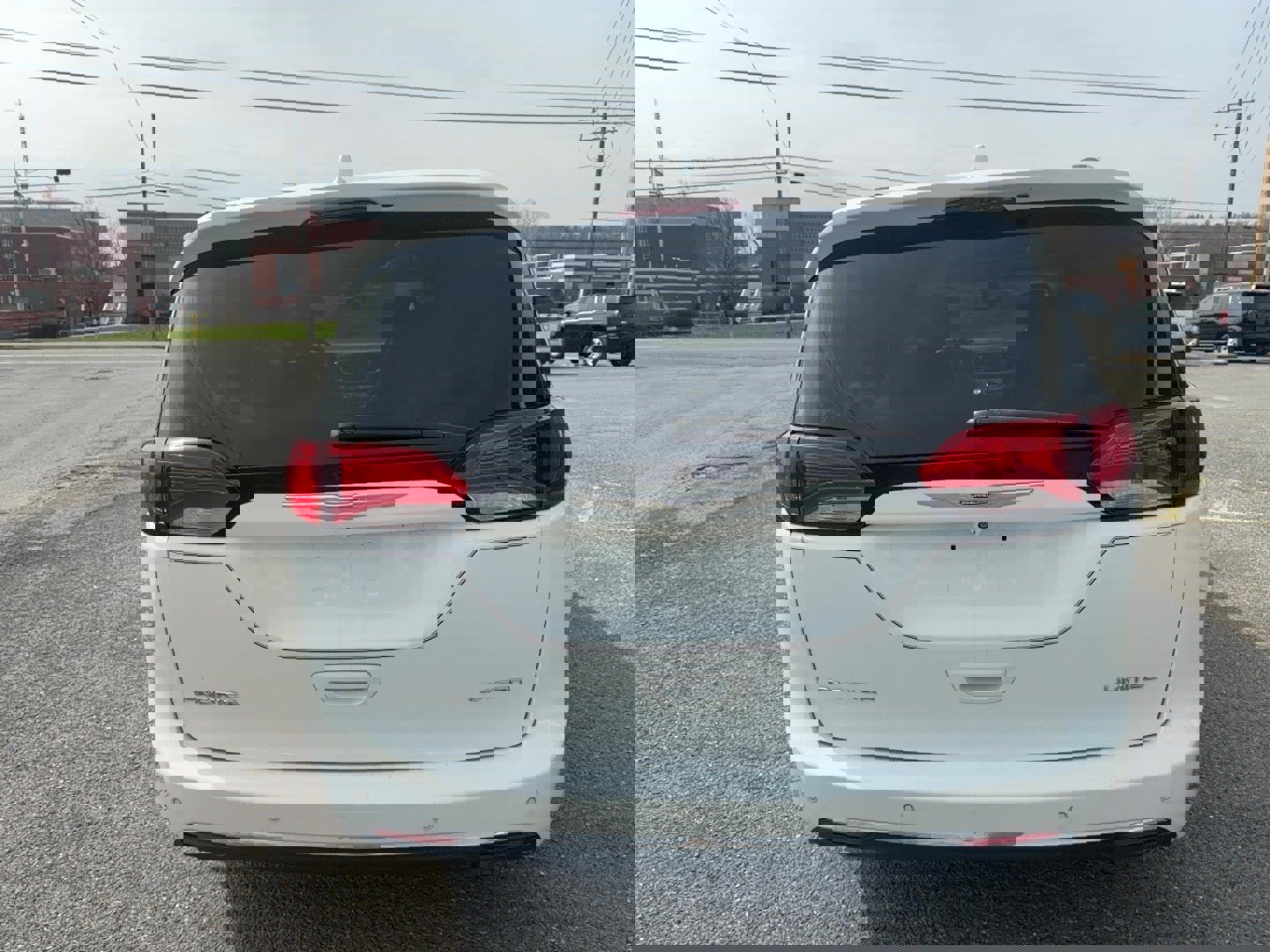 Used 2017 Chrysler Pacifica Limited w/ Tire & Wheel Group image 5