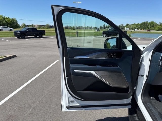 Used 2025 Cadillac Escalade IQ Luxury 2 w/ LPO, Premium Carpet Package AWD/4WD image 19