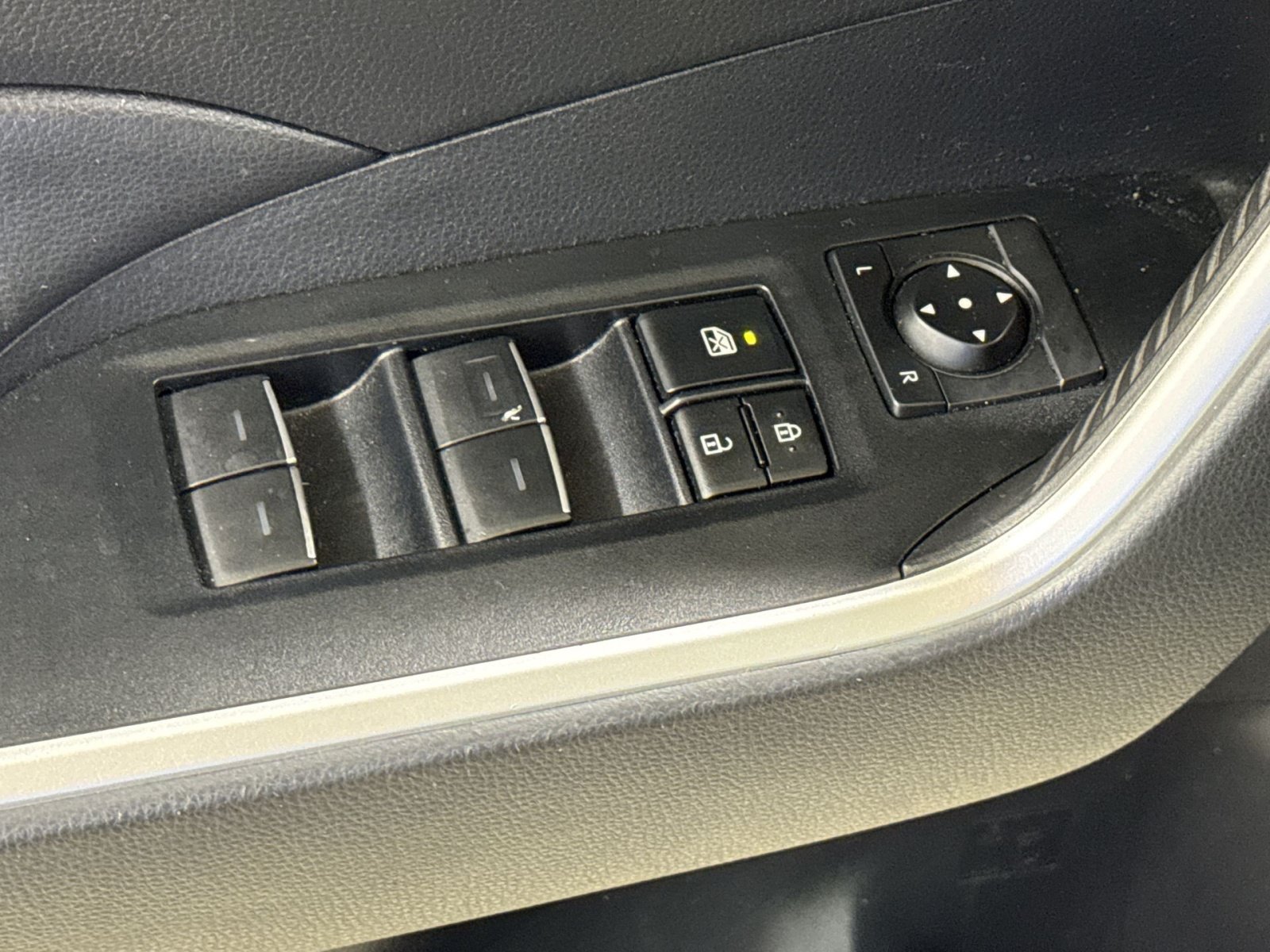 Used 2022 Toyota RAV4 XLE w/ Convenience Package AWD/4WD image 27
