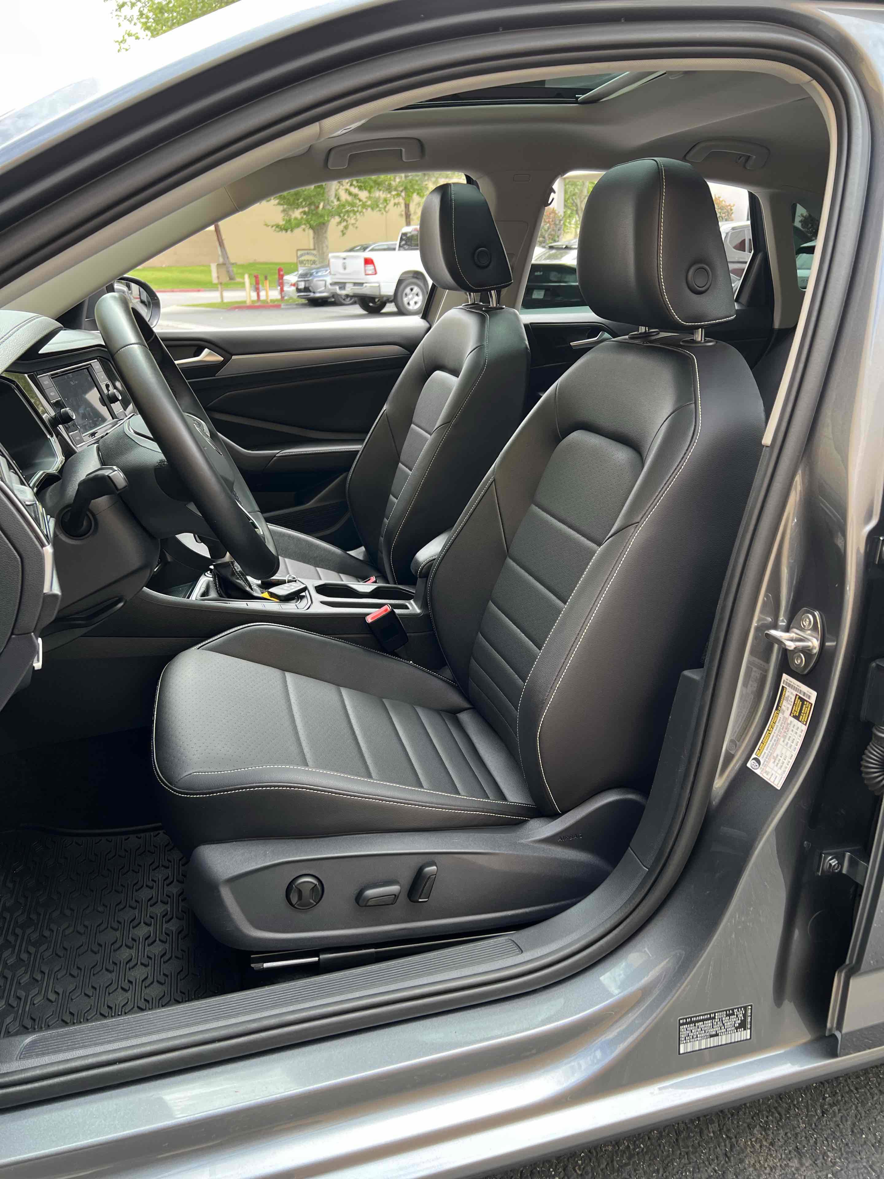 Used 2023 Volkswagen Jetta SE w/ Panoramic Sunroof Package FWD image 76