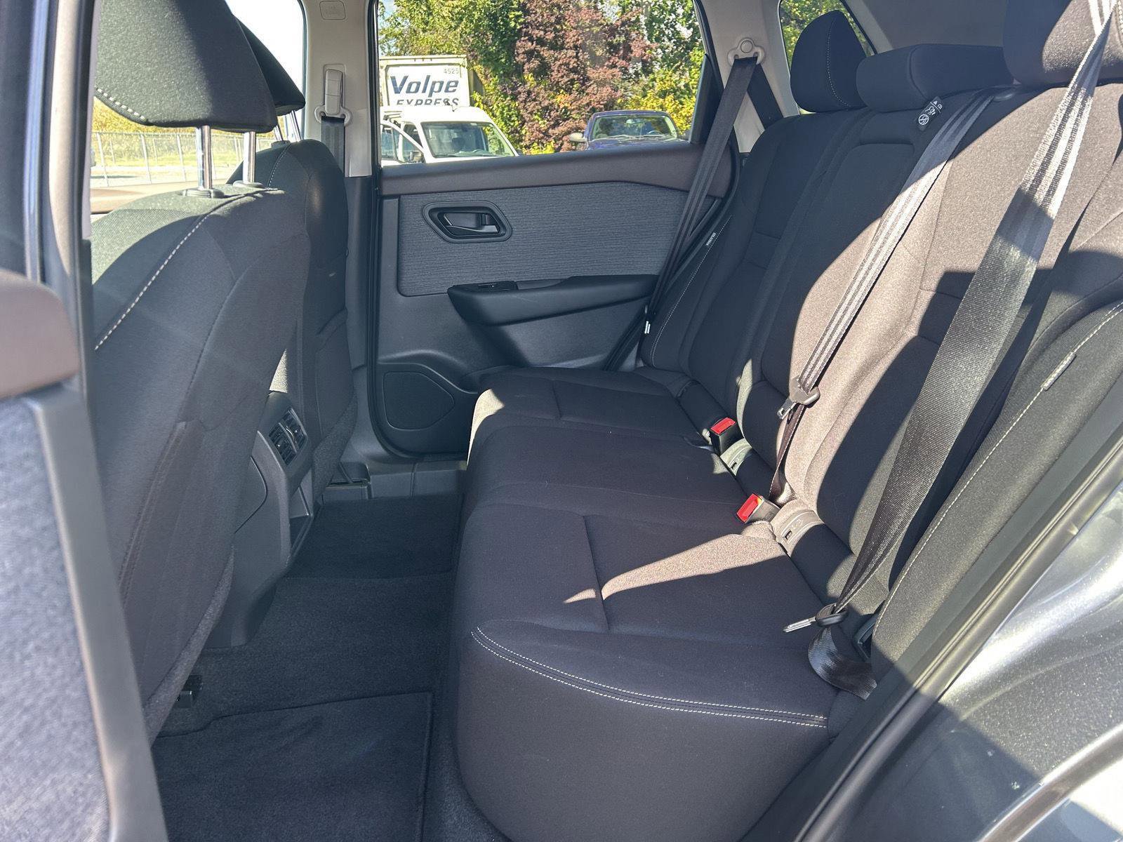 Used 2023 Nissan Rogue S image 23