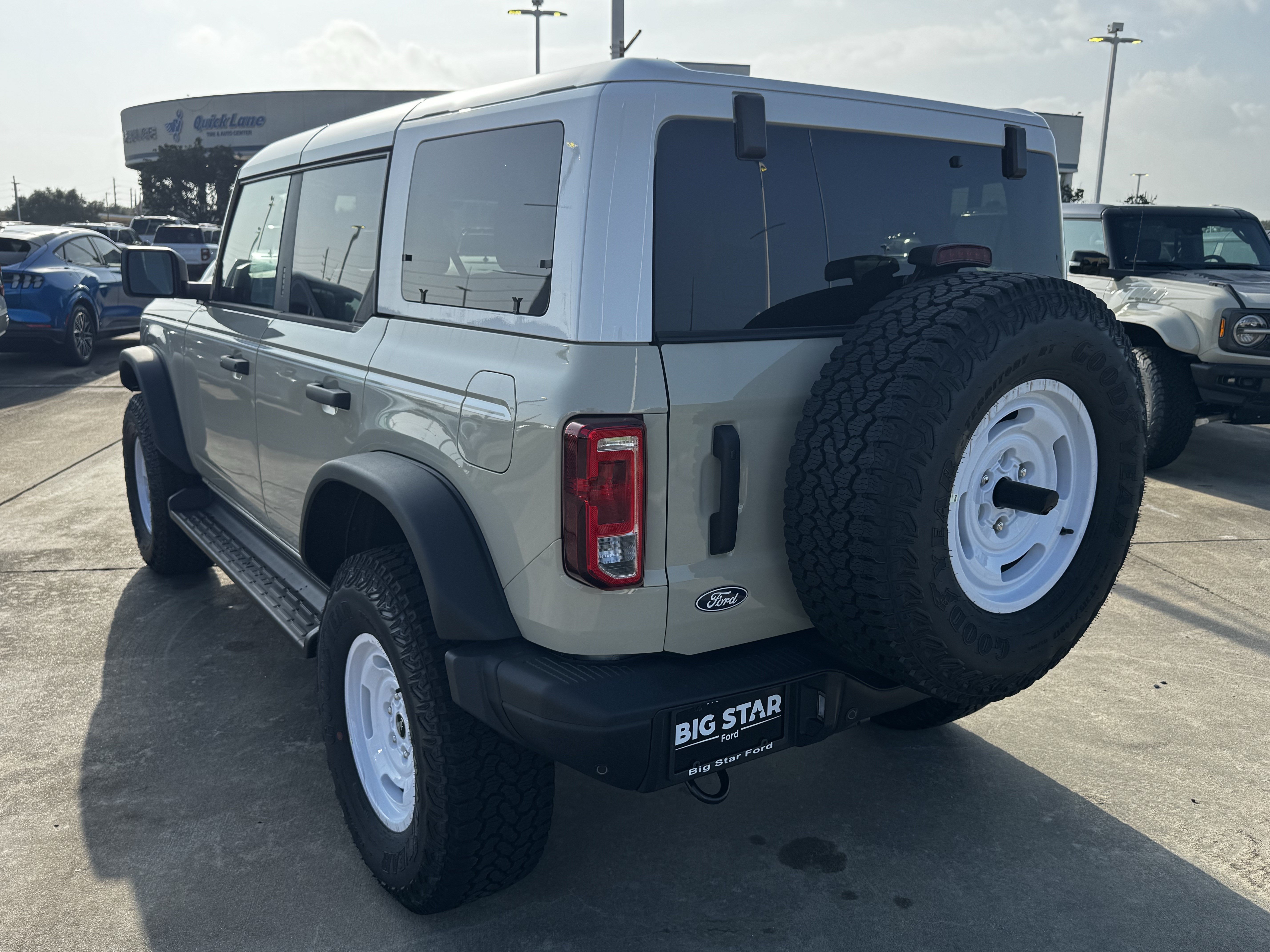 New 2026 Ford Bronco Heritage Edition AWD/4WD image 8
