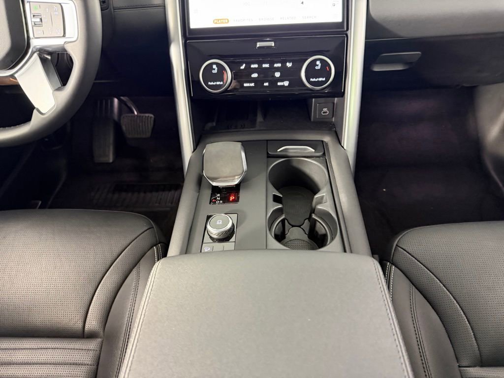 Used 2024 Land Rover Discovery S image 15