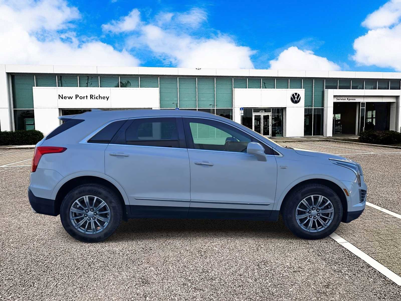 Used 2018 Cadillac XT5 Luxury w/ Driver Awareness Package image 9