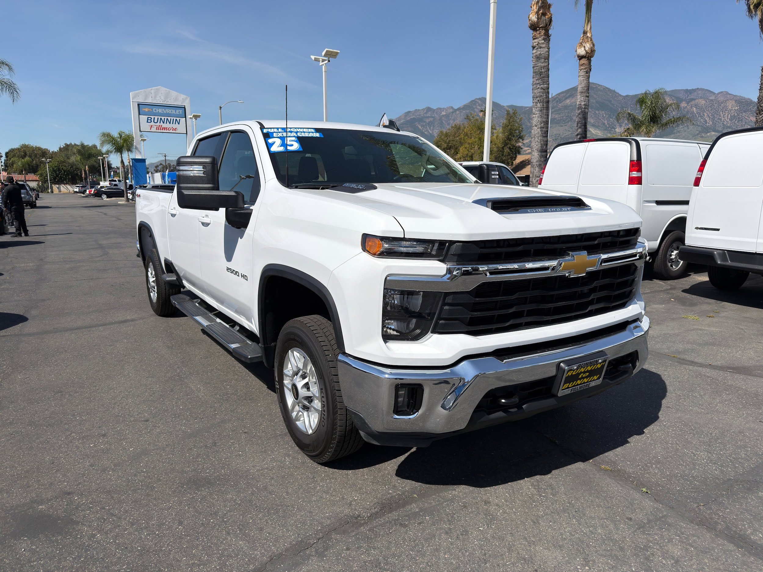 Used 2025 Chevrolet Silverado 2500 LT w/ Convenience Package AWD/4WD image 2