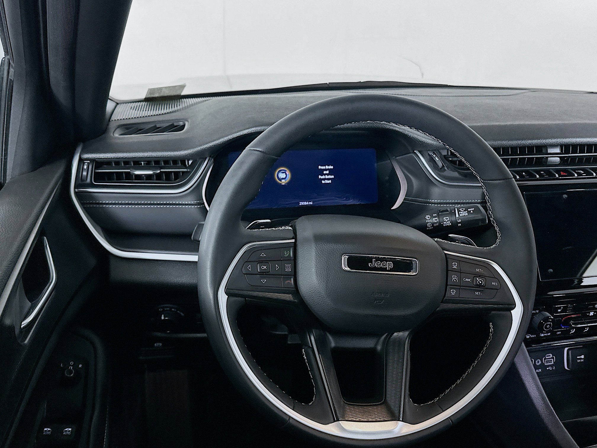 Used 2025 Jeep Grand Cherokee Altitude image 18