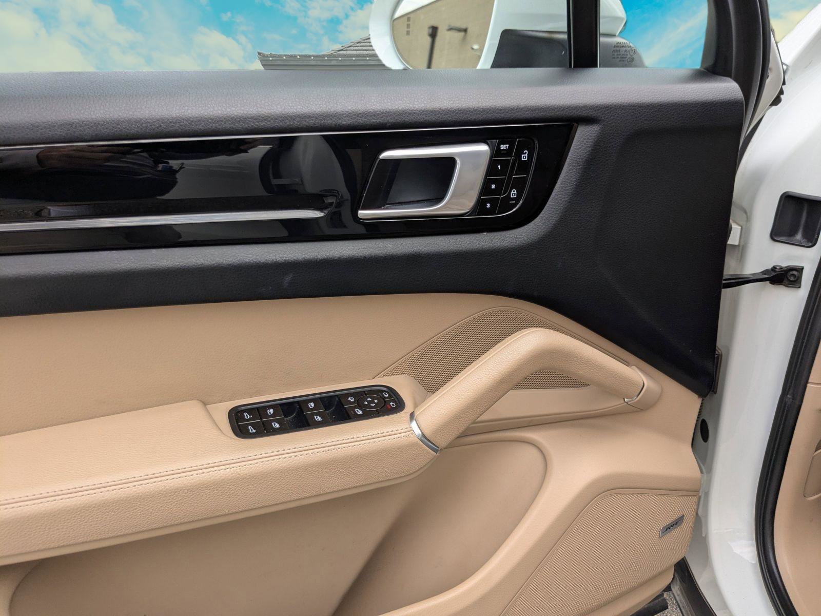 Used 2020 Porsche Cayenne AWD/4WD image 7