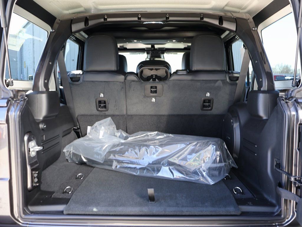 New 2026 Jeep Wrangler Unlimited Rubicon AWD/4WD image 14