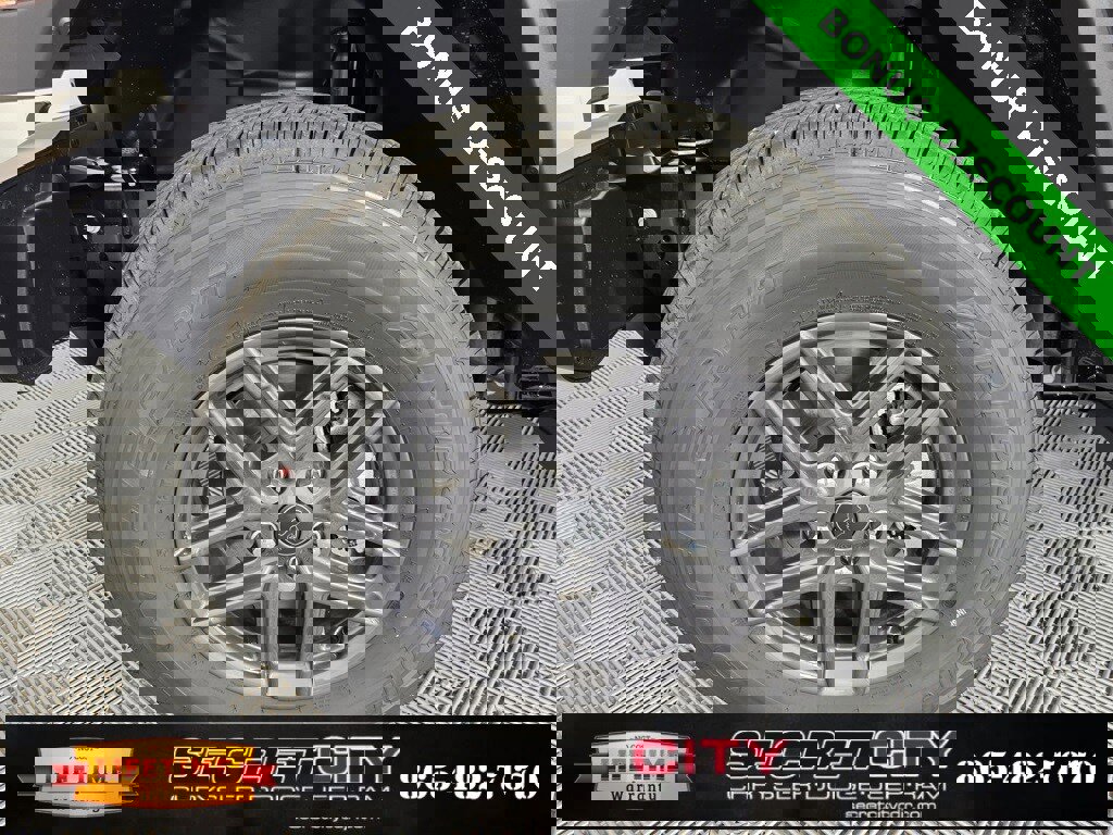 New 2025 Jeep Gladiator Sport image 9