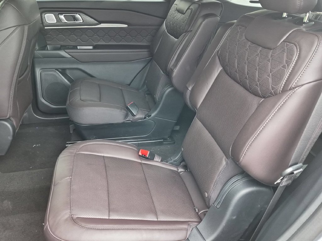 New 2026 Ford Explorer Platinum w/ LUX Leather Package AWD/4WD image 18