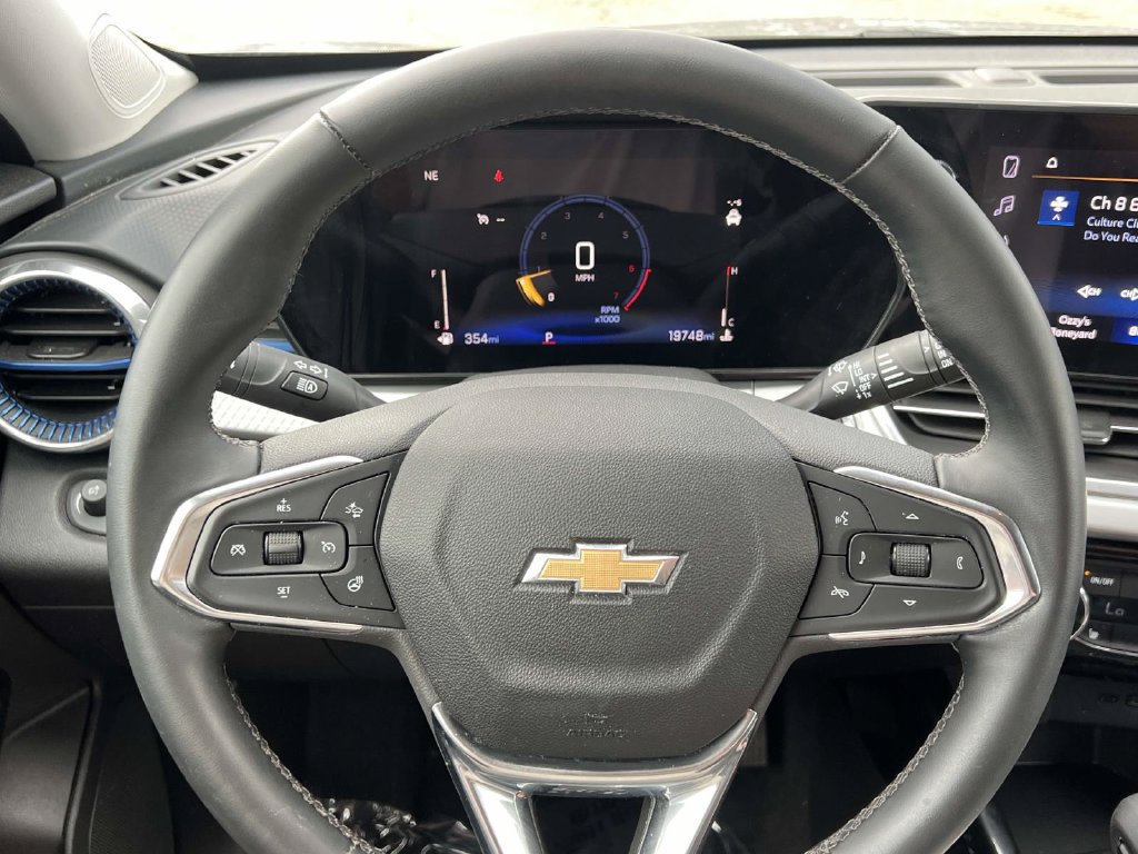 Used 2024 Chevrolet Trax LT w/ Driver Confidence Package FWD image 17