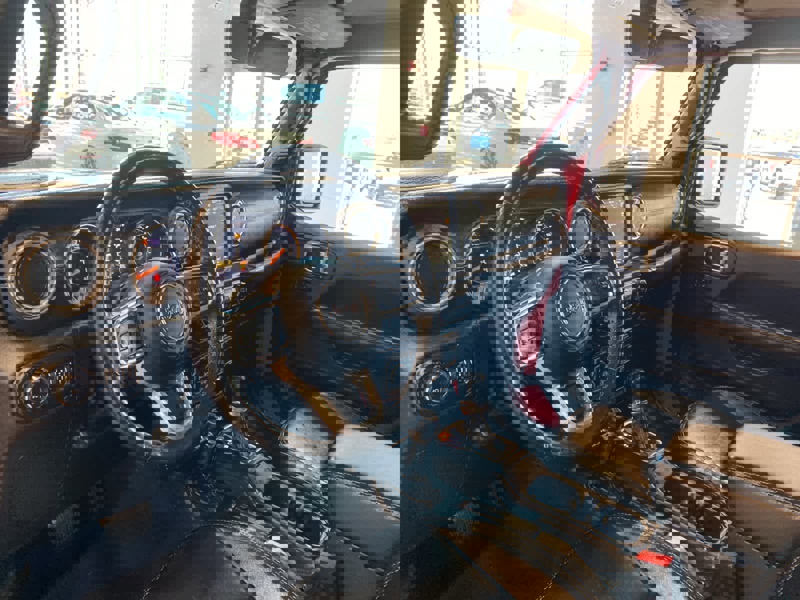 Used 2018 Jeep Wrangler Unlimited Sahara w/ Uconnect 4C Nav & Sound Group image 10