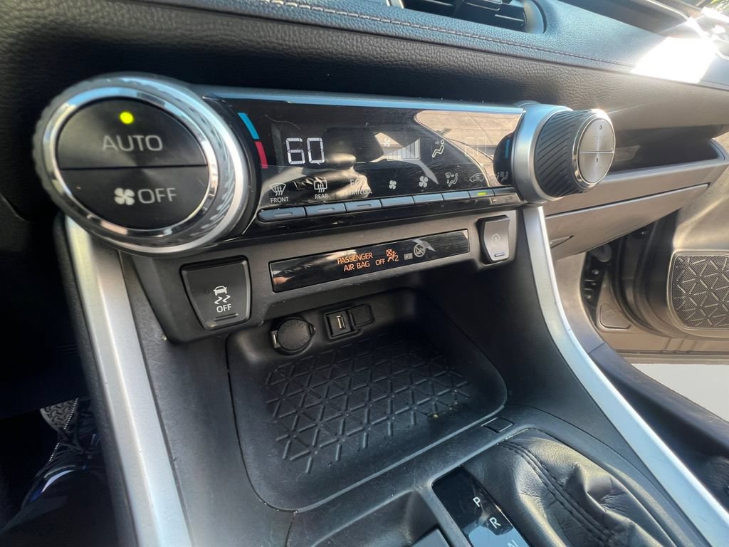 Used 2022 Toyota RAV4 XLE AWD/4WD image 19
