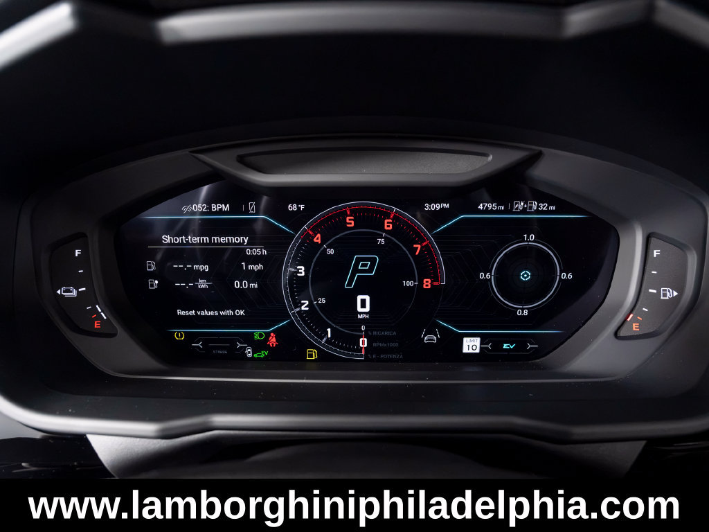 Used 2025 Lamborghini Urus SE AWD/4WD image 19