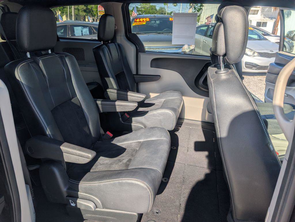 Used 2018 Dodge Grand Caravan SXT image 14