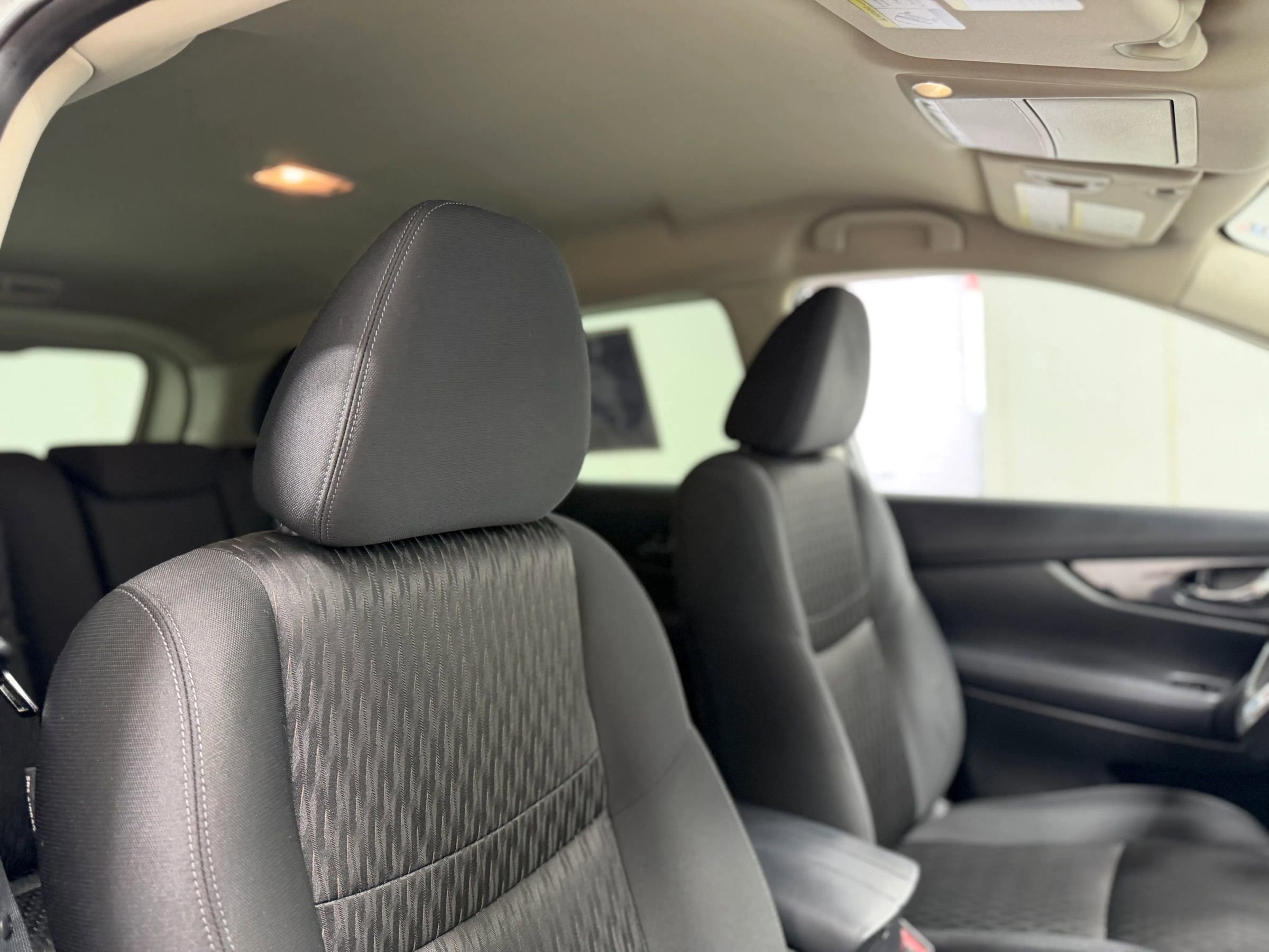 Used 2018 Nissan Rogue SV image 28