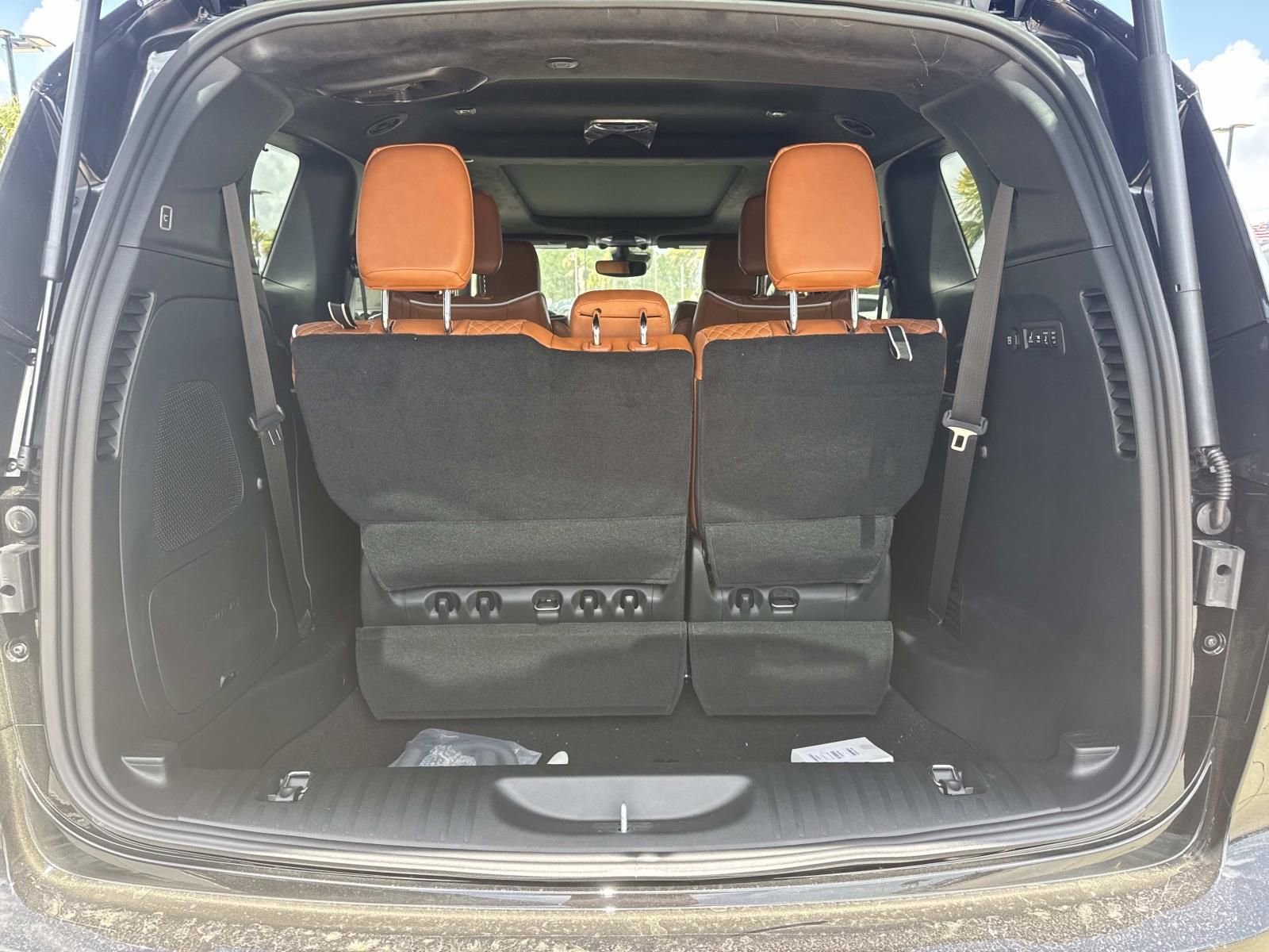 New 2026 Chrysler Pacifica Pinnacle image 8