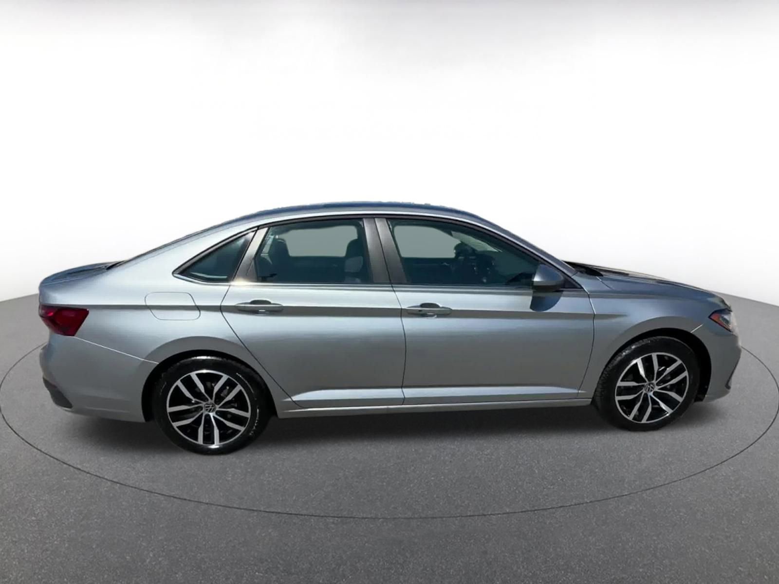 Used 2025 Volkswagen Jetta SE image 16