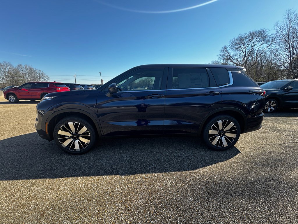 New 2026 Mitsubishi Outlander LE image 3