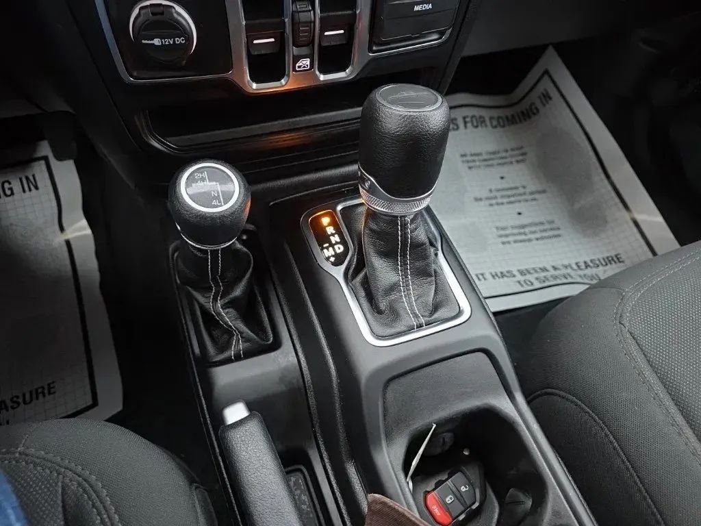 Used 2023 Jeep Gladiator Overland image 29