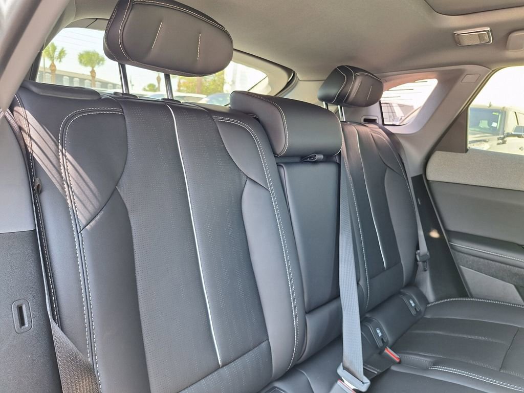 New 2025 Cadillac Optiq Luxury 2 image 26