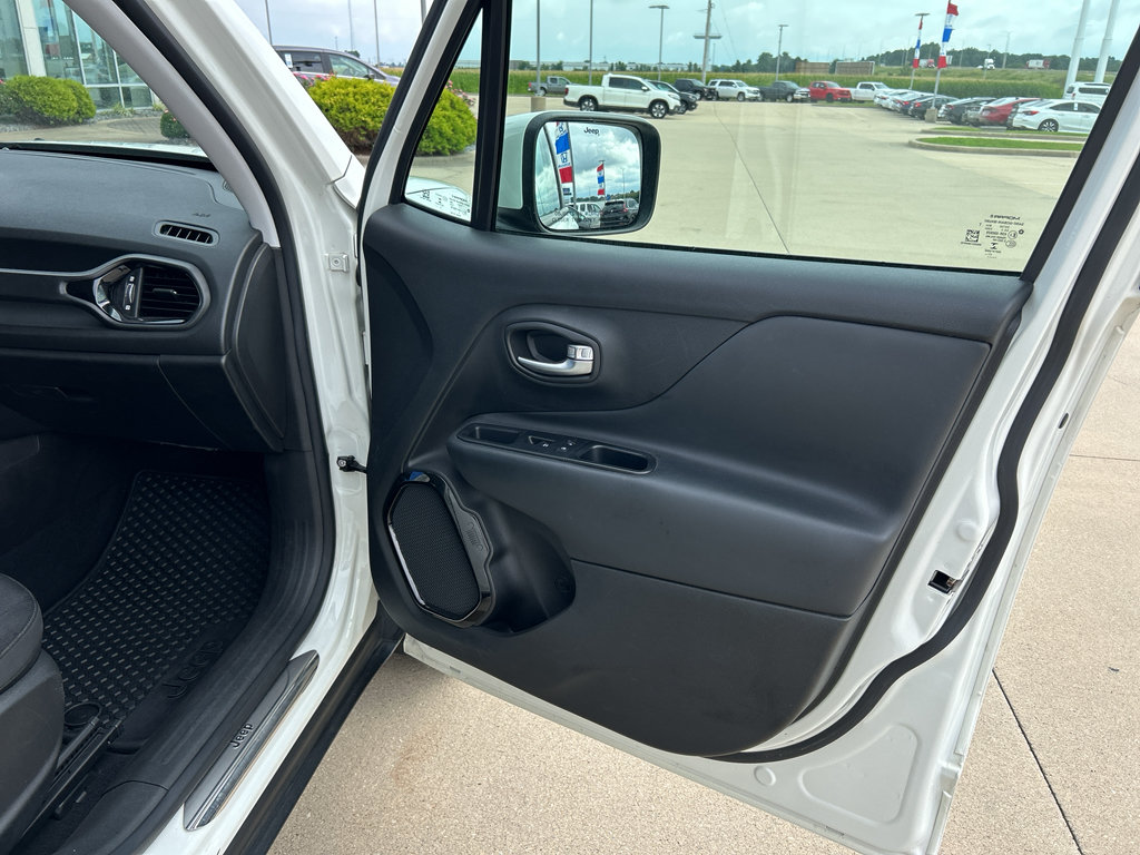 Used 2017 Jeep Renegade Altitude AWD/4WD image 13