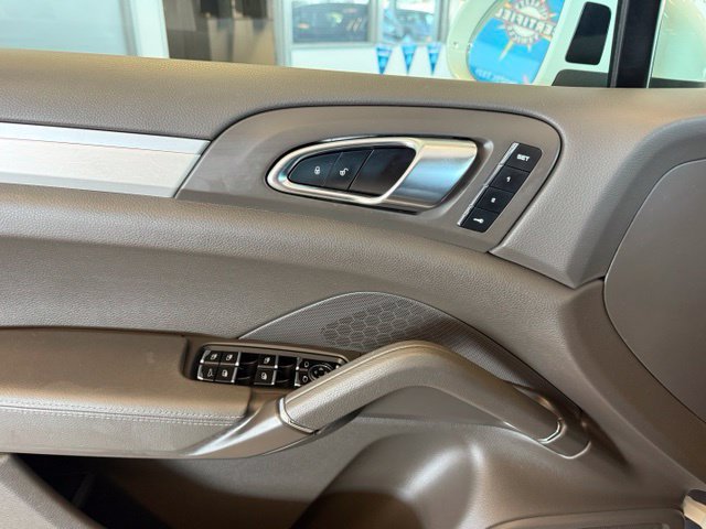 Used 2016 Porsche Cayenne AWD/4WD image 19