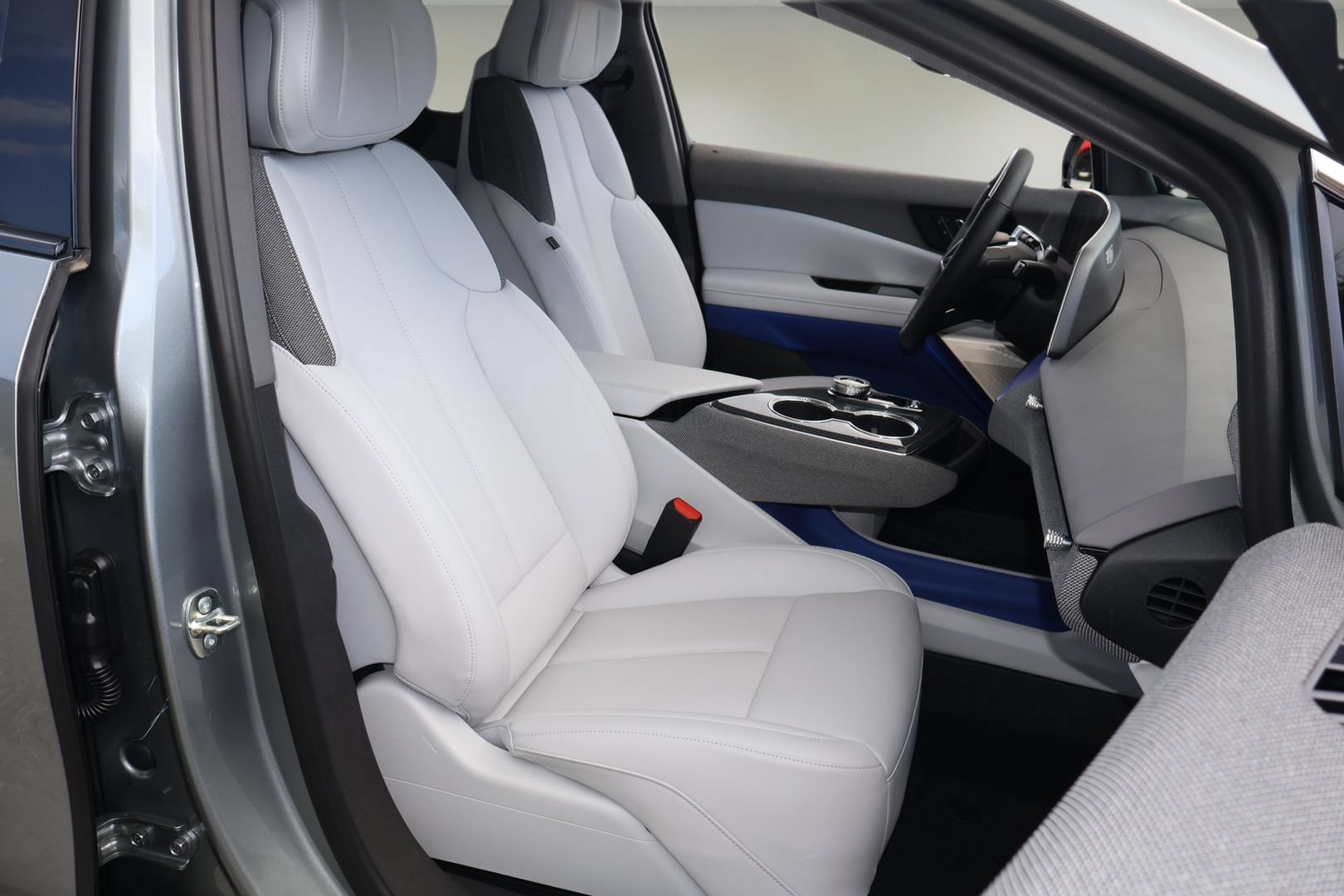 New 2026 Cadillac Optiq Luxury 1 RWD image 19