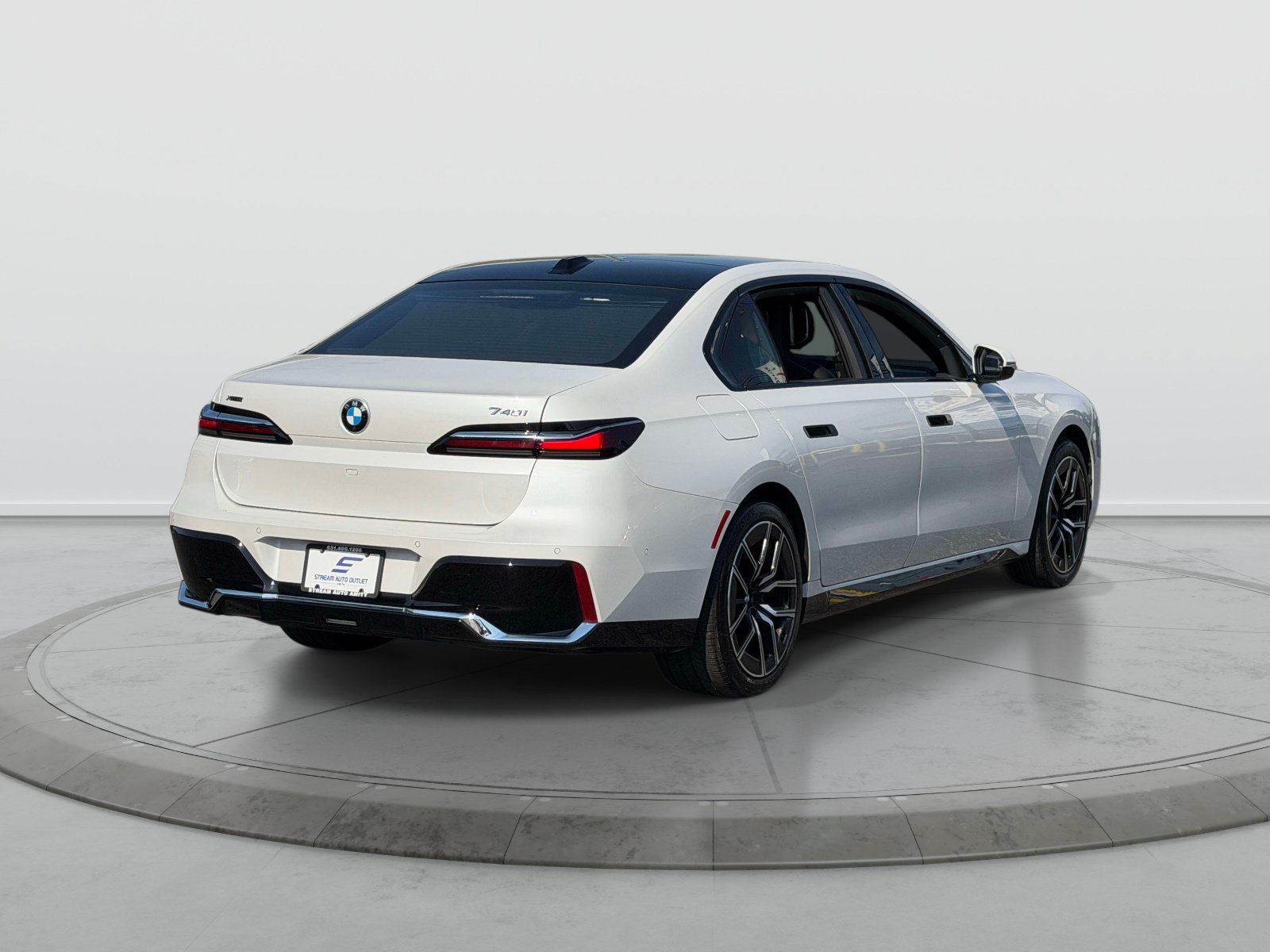 Used 2026 BMW 740i xDrive AWD/4WD image 7