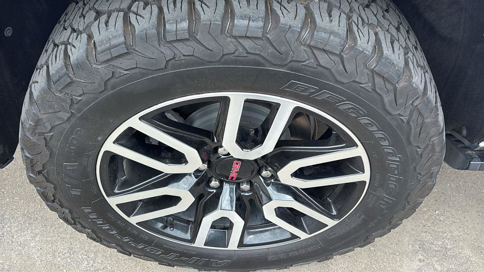 Used 2023 GMC Yukon XL Denali RWD image 10