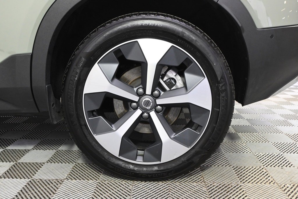 Used 2025 Volvo XC40 B5 Plus image 20