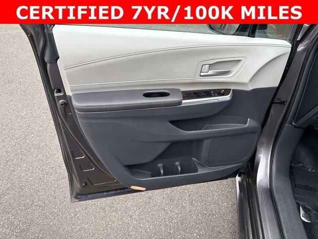 Used 2024 Toyota Sienna XLE image 13