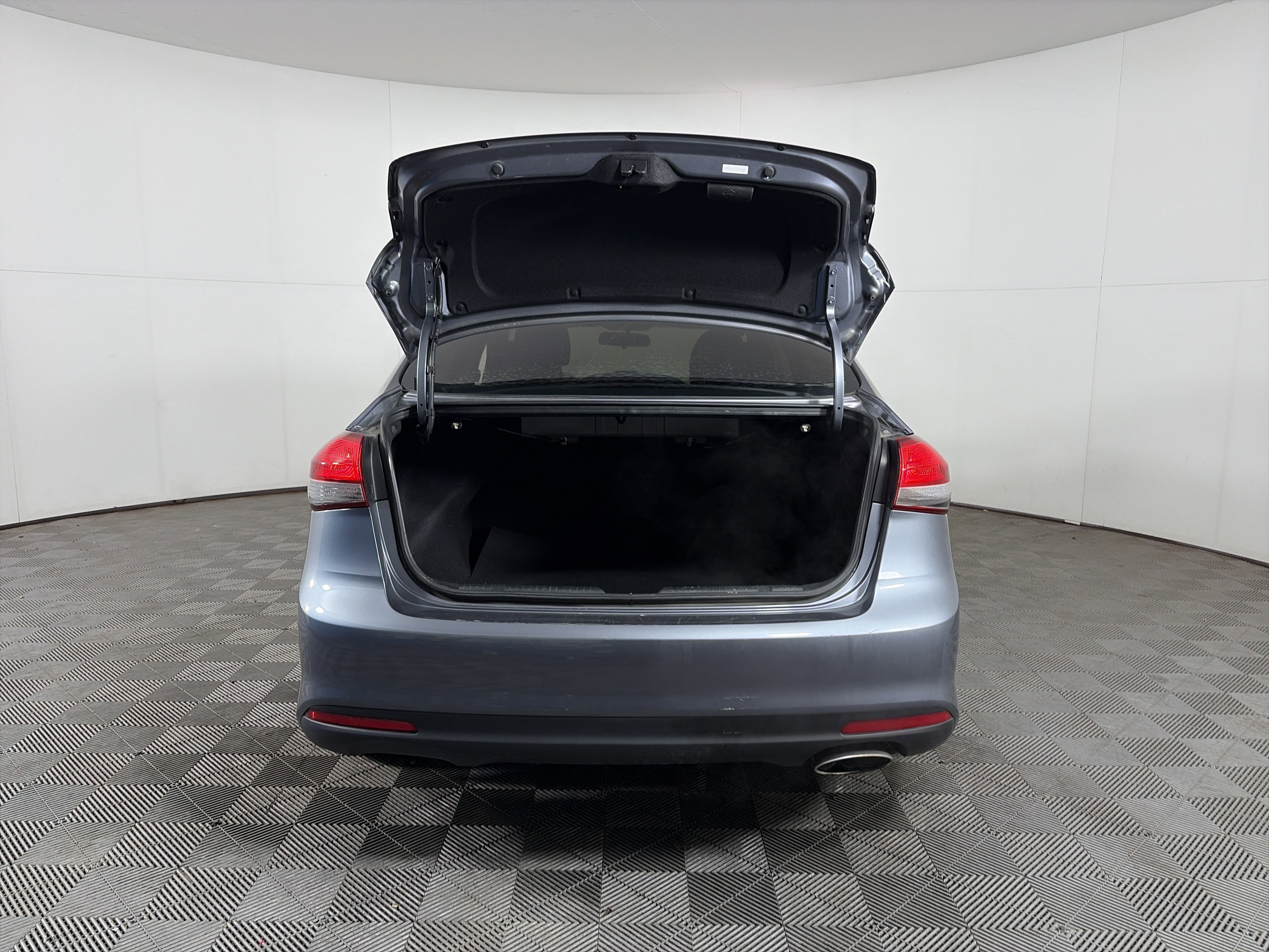 Used 2018 Kia Forte S image 18