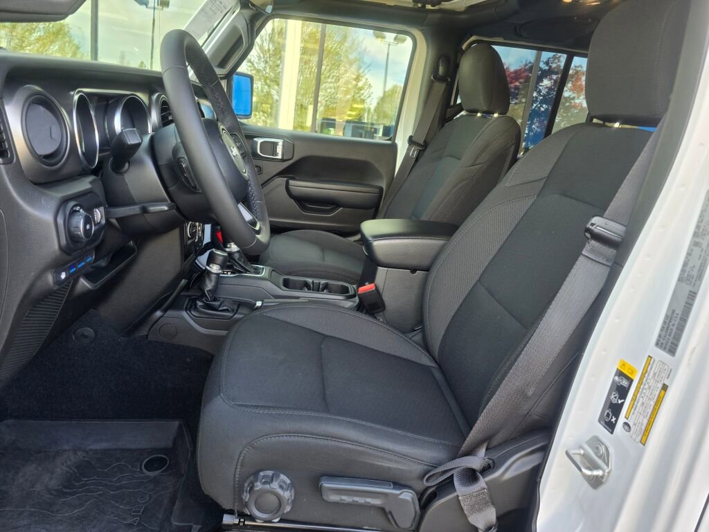 Used 2023 Jeep Wrangler Unlimited w/ Cold Weather Group AWD/4WD image 20