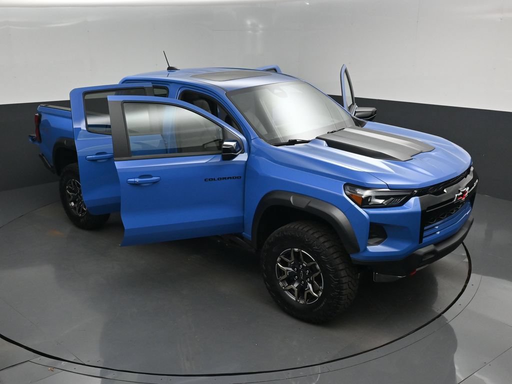 Used 2026 Chevrolet Colorado ZR2 w/ Technology Package AWD/4WD image 19