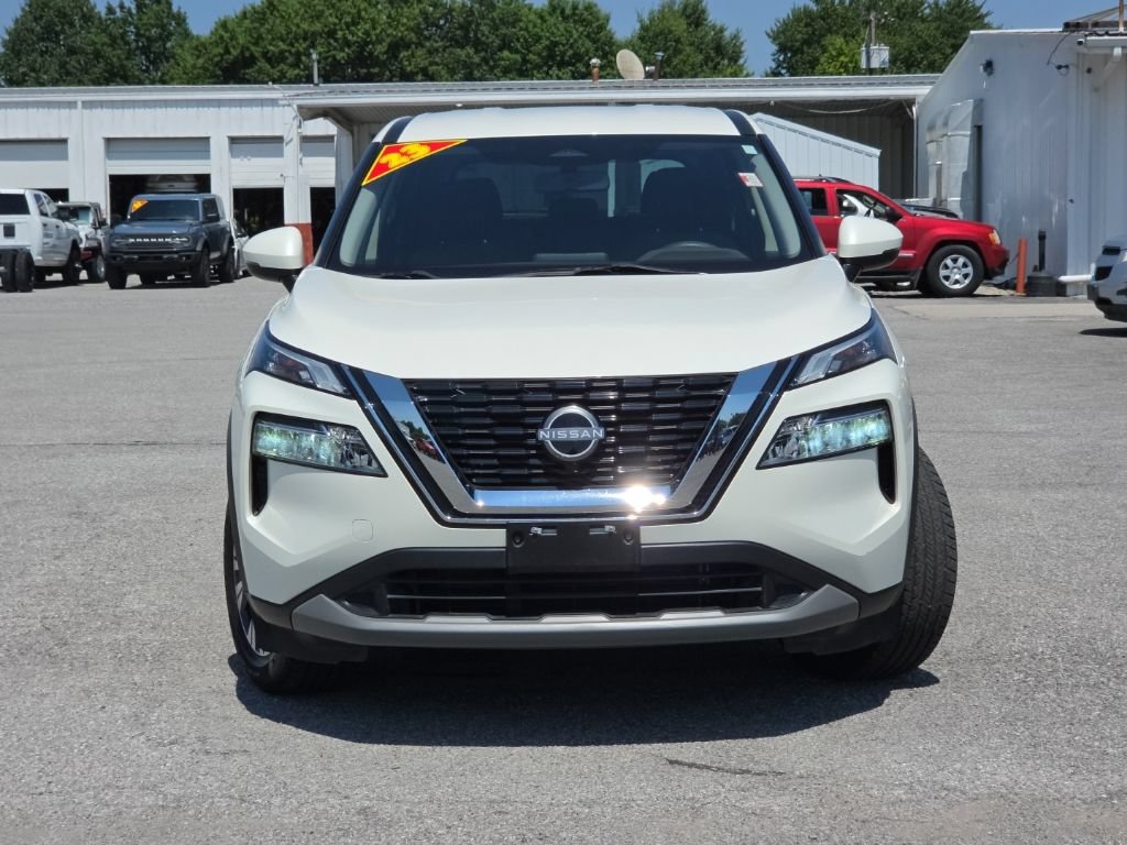 Used 2023 Nissan Rogue SV AWD/4WD image 2
