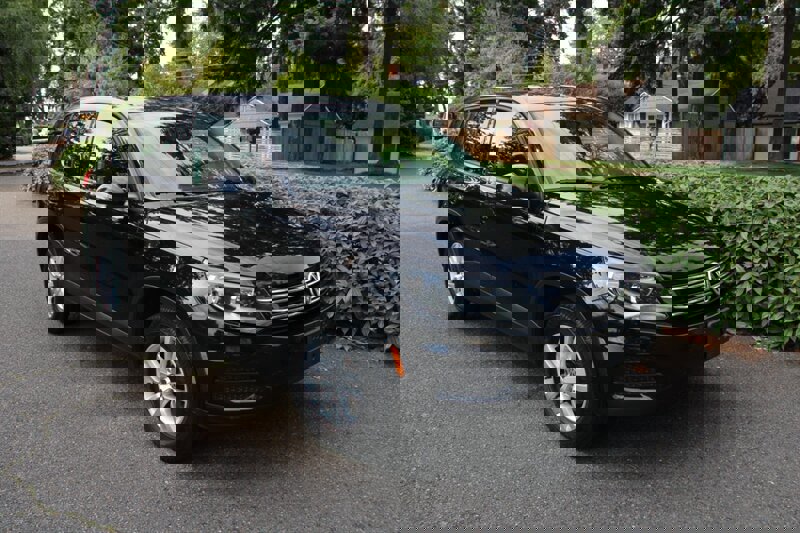 Used 2013 Volkswagen Tiguan S image 2