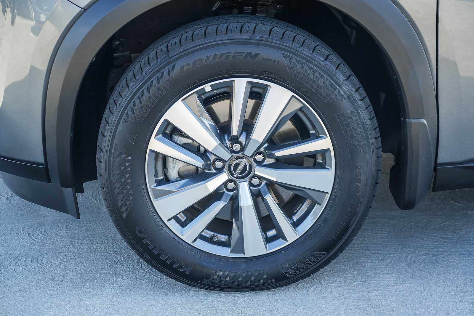Used 2025 Nissan Pathfinder SL w/ Black Appearance Package FWD image 11
