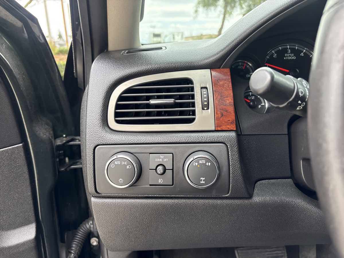 Used 2013 Chevrolet Avalanche LS AWD/4WD image 23