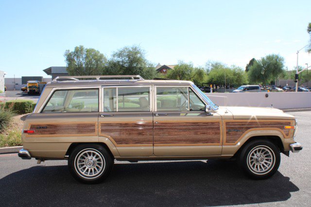 Used 1990 Jeep Grand Wagoneer image 9