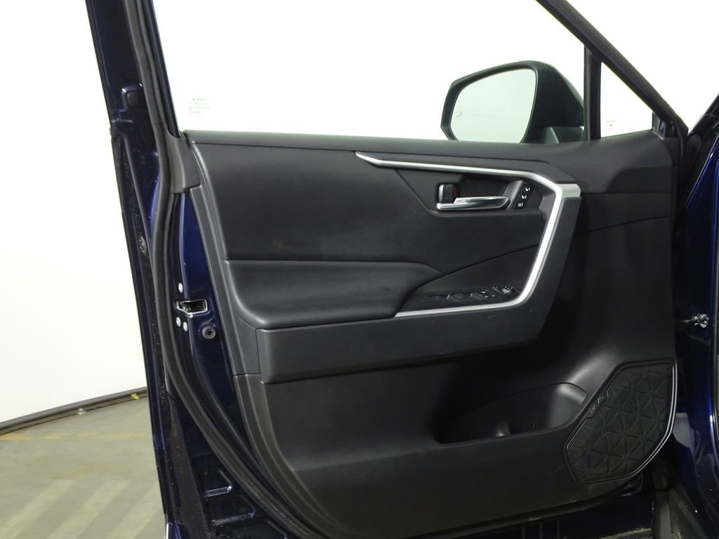 Used 2022 Toyota RAV4 XLE Premium image 15