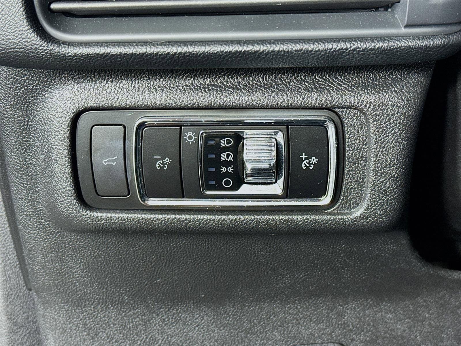 Used 2023 Lincoln Corsair Reserve FWD image 11